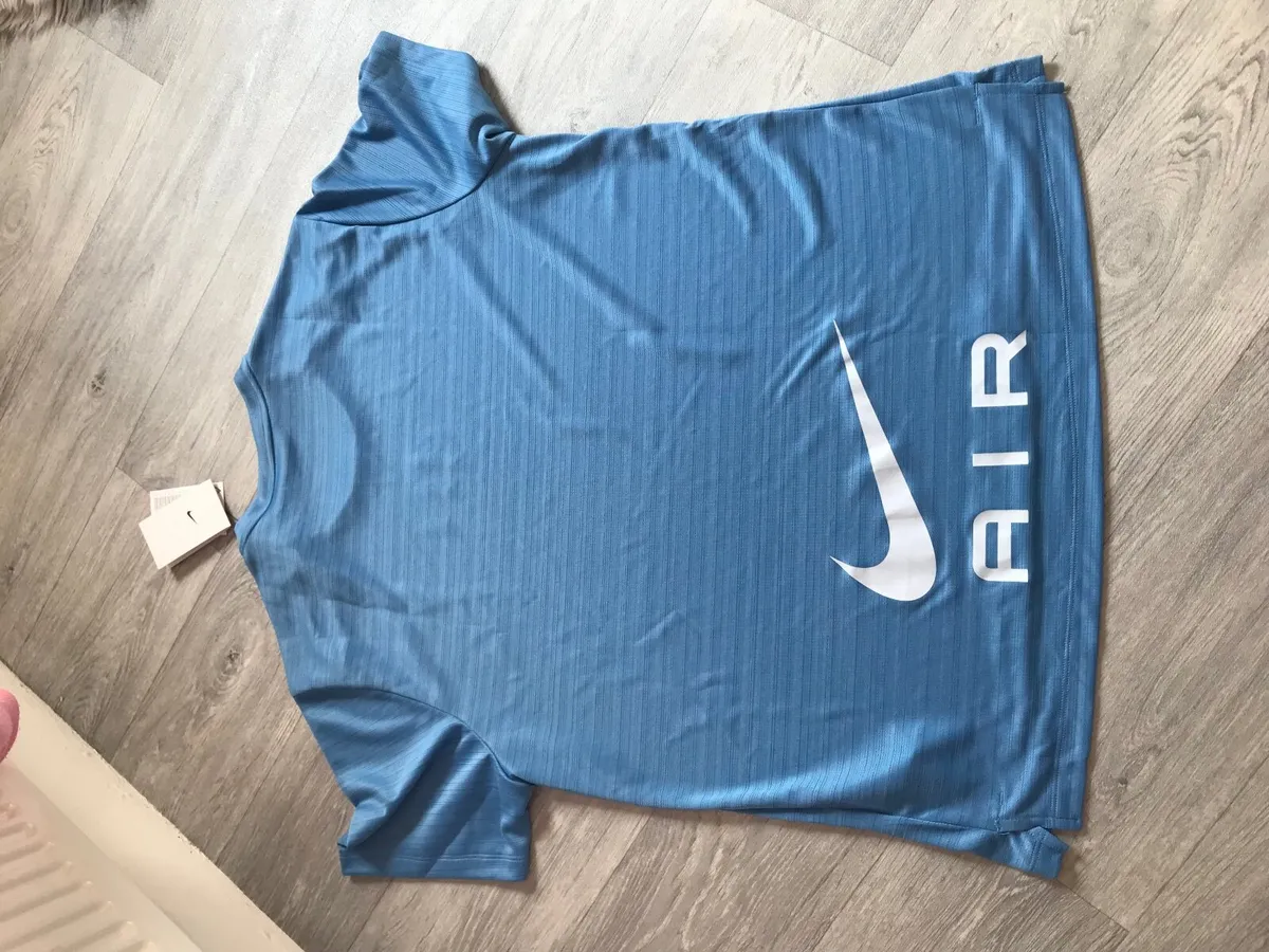 Mens Nike t-shirt - Image 2