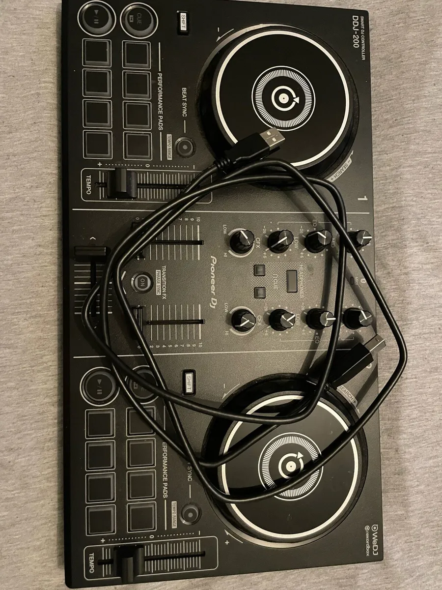 Dj decks - Image 1