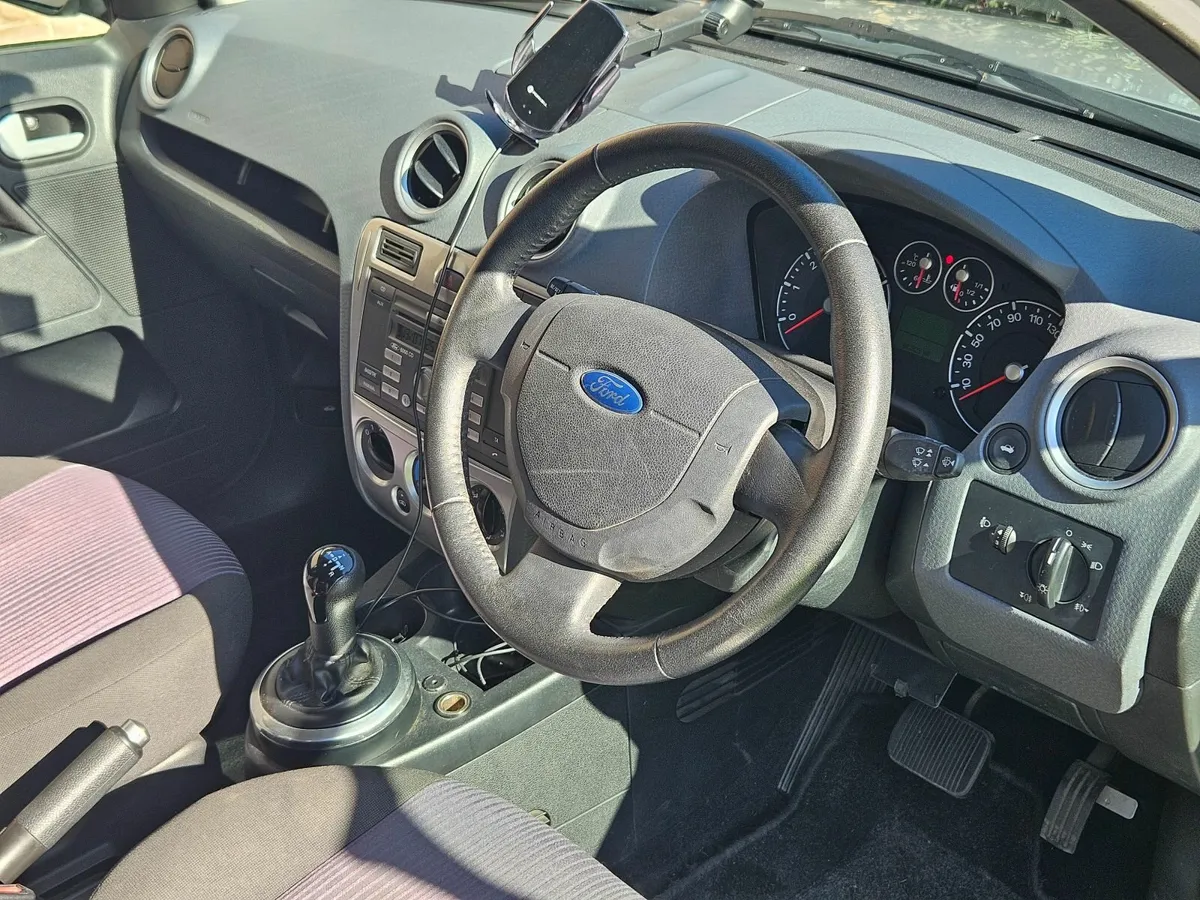 Ford Fusion 2007 - Image 2