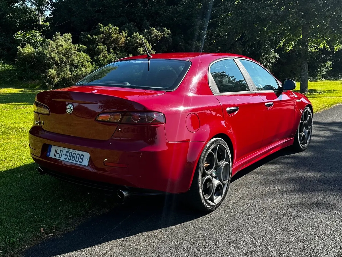 Alfa Romeo 159 2011 - Image 2