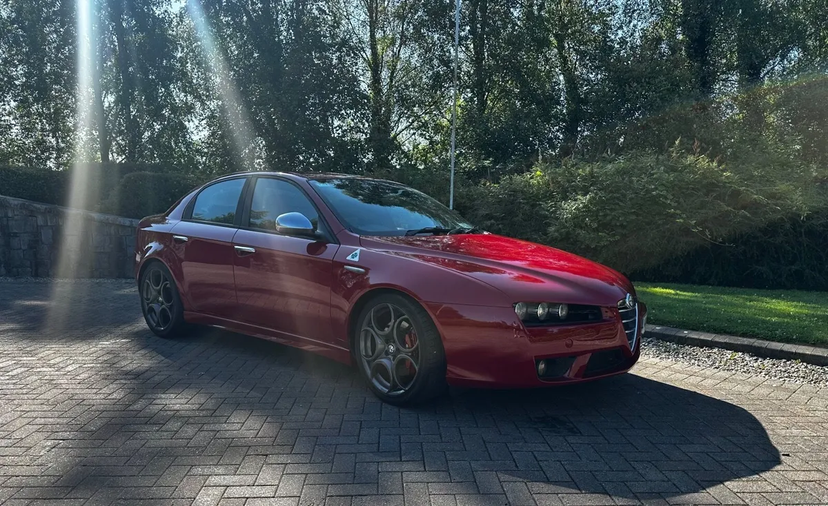 Alfa Romeo 159 2011 - Image 1