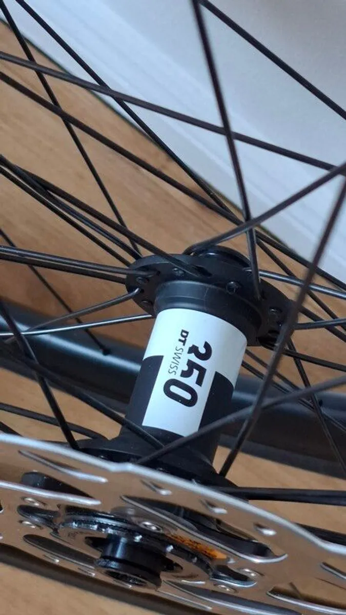 700c Gravel/Road DT wheelset Thru axle 11/12 speed - Image 3