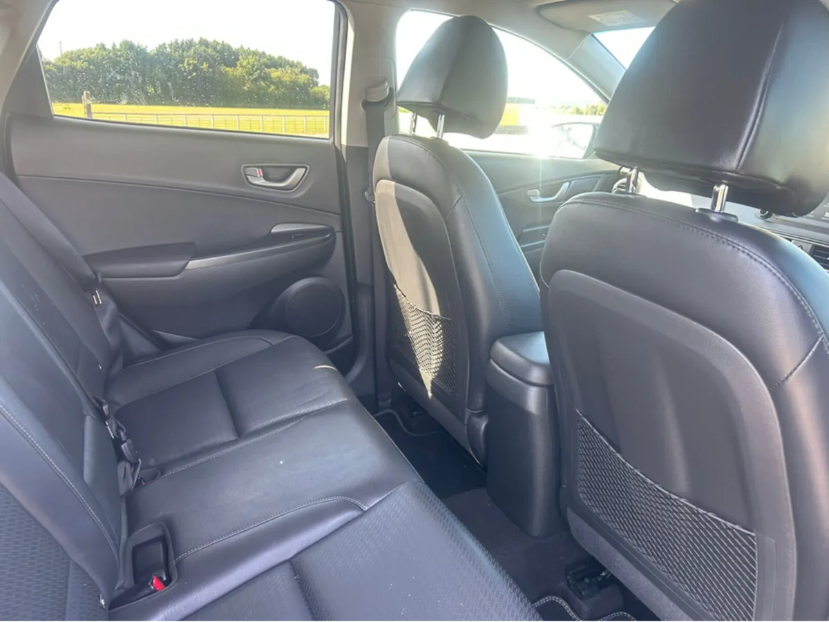 Hyundai KONA KAUAI 2WD PREMIUM 5DR - Image 3