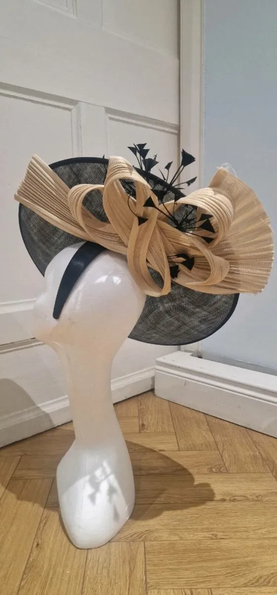 Ladies Hat for Sale - Image 2