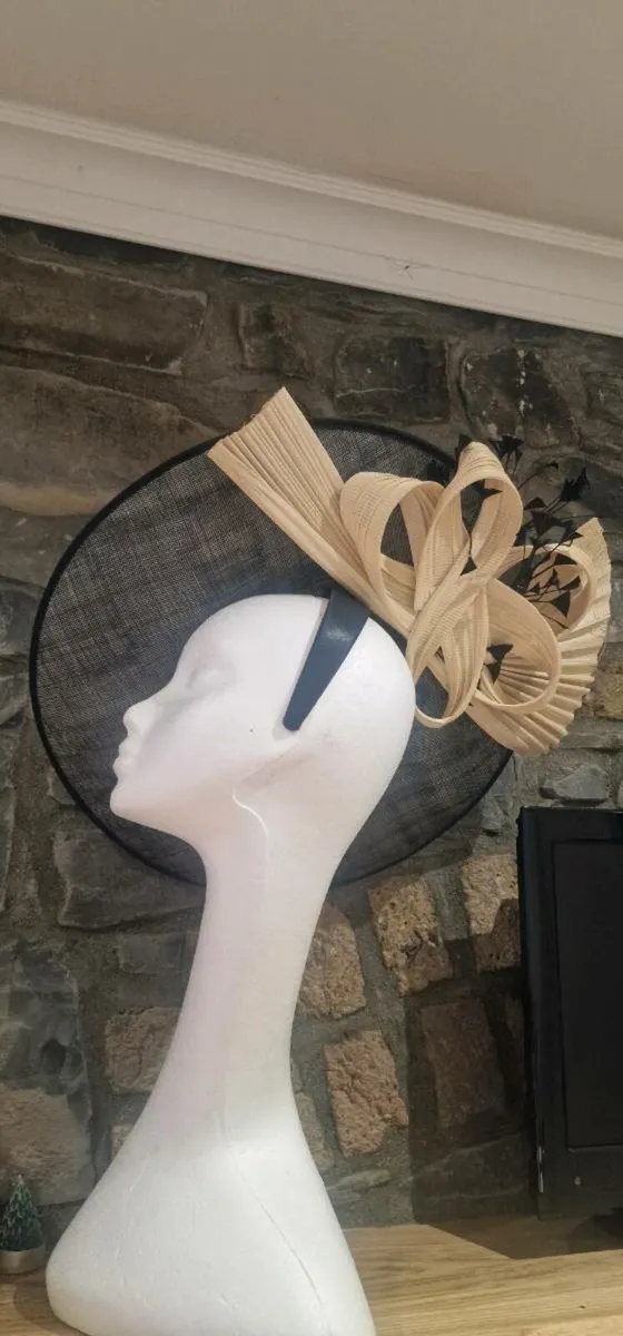 Ladies Hat for Sale - Image 4