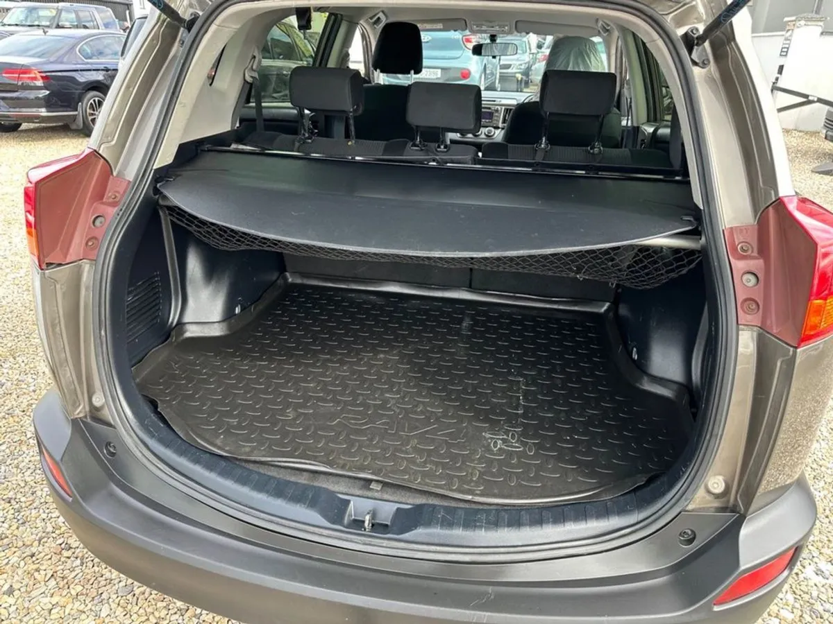 Toyota Rav4 Rav4 2.0d4d Aura 2WD 4DR - Image 3