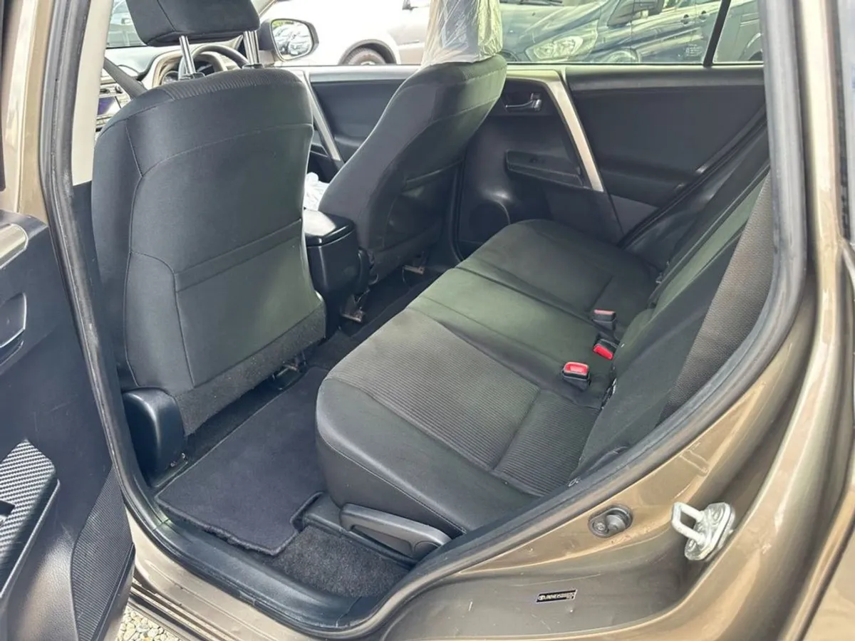 Toyota Rav4 Rav4 2.0d4d Aura 2WD 4DR - Image 4