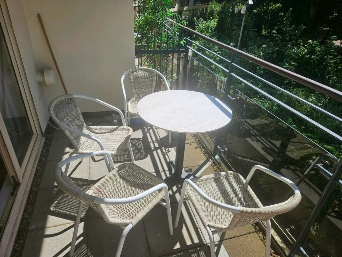 Garden furniture - Image 1