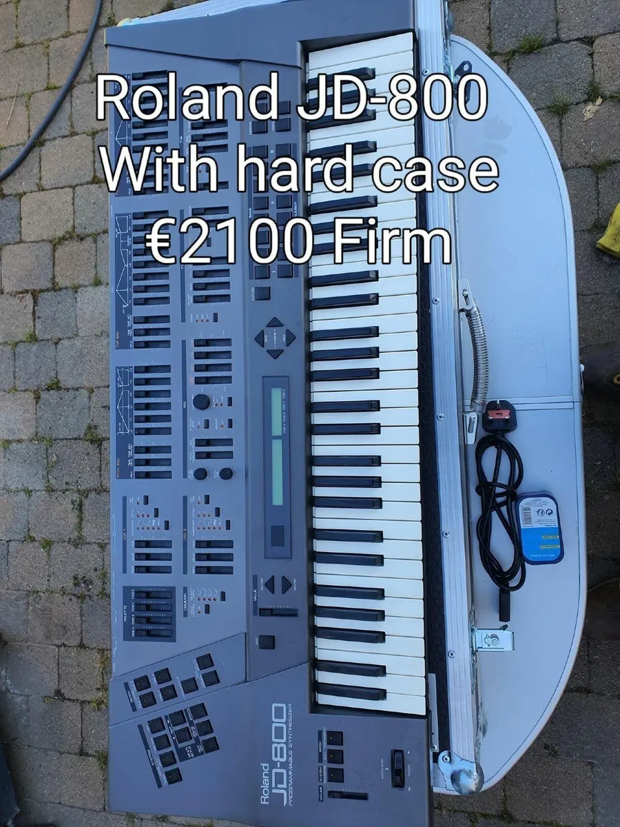 Roland JD-800 Synthesizer - Image 1