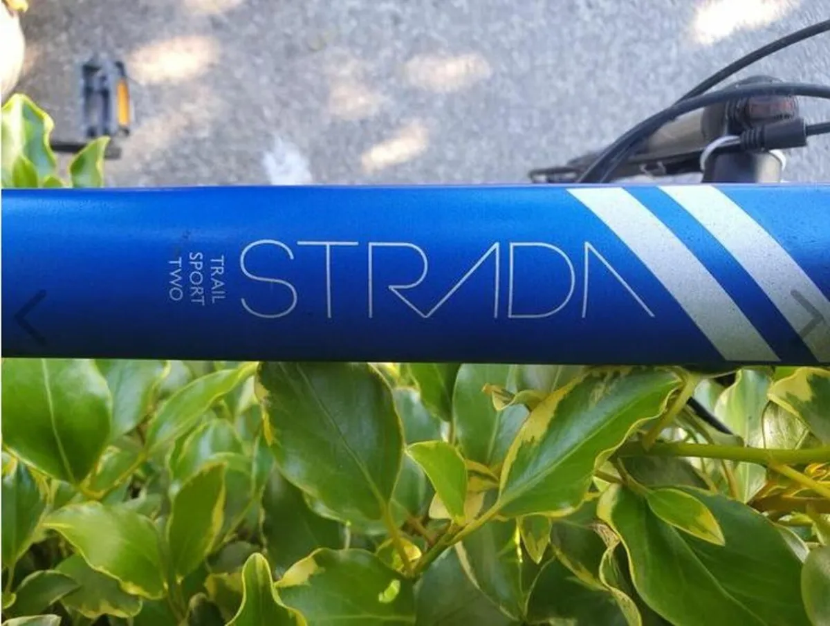 Raleigh Strada Hybrid Bicycle - Image 2