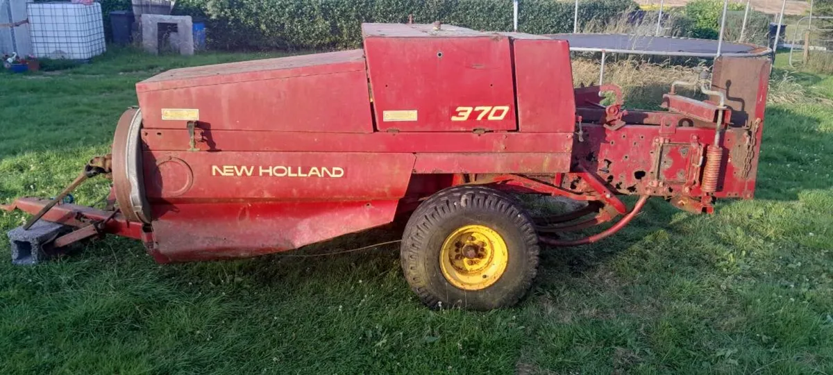 New Holland 370 Square Baler - Image 1