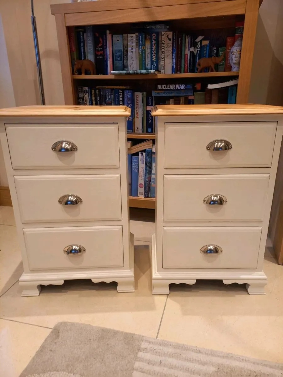 2 matching Lockers - Image 1