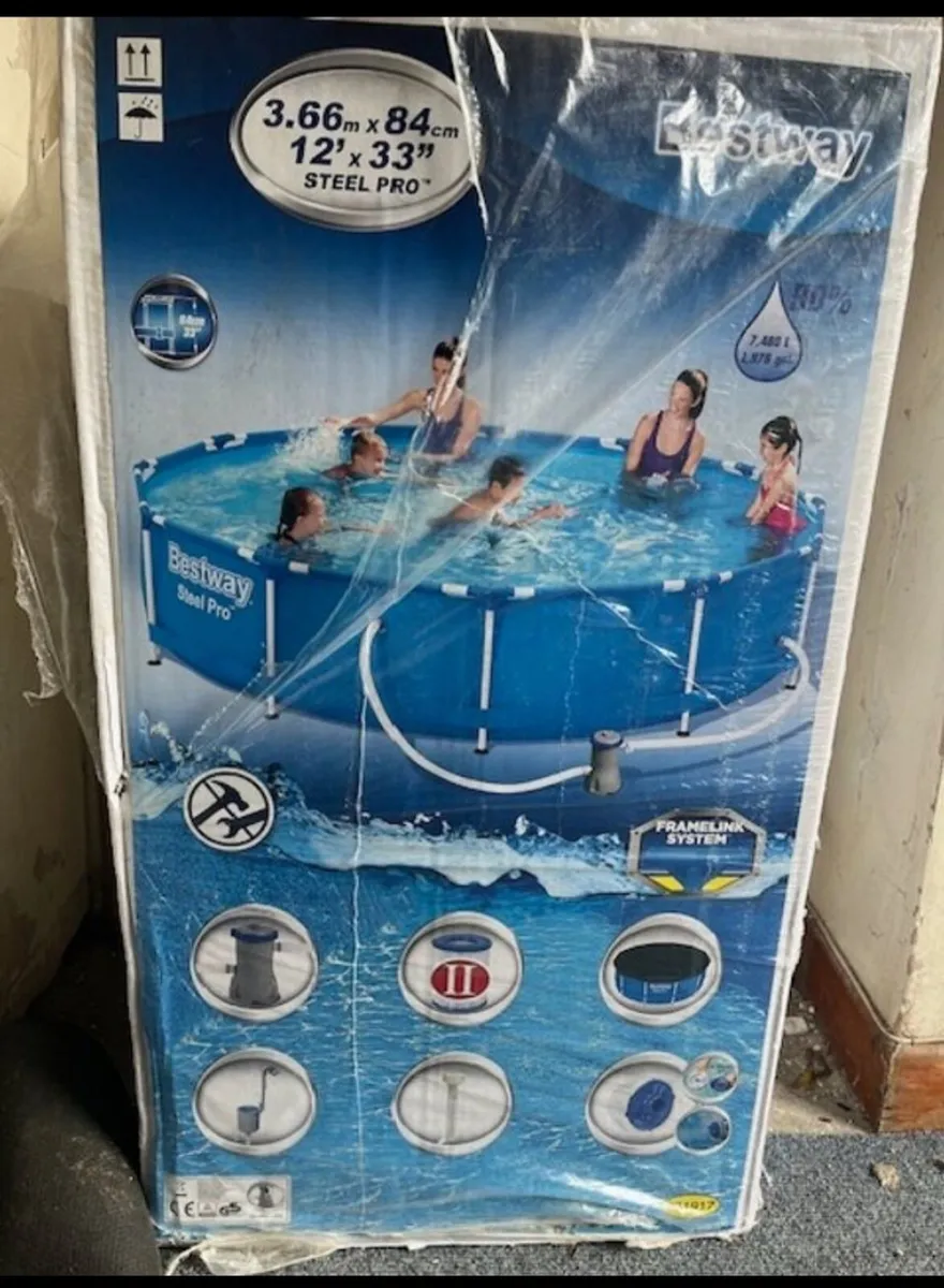 Swimming pool - Image 1