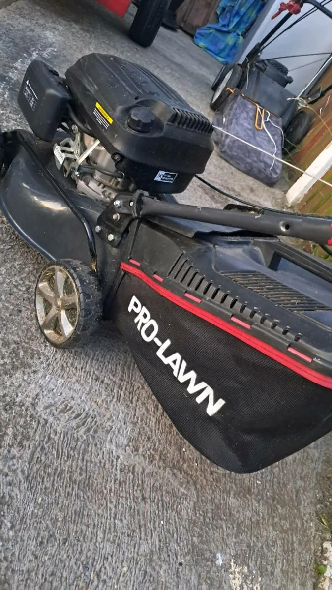 Hyundai 139cc Petrol Lawnmower - Image 1