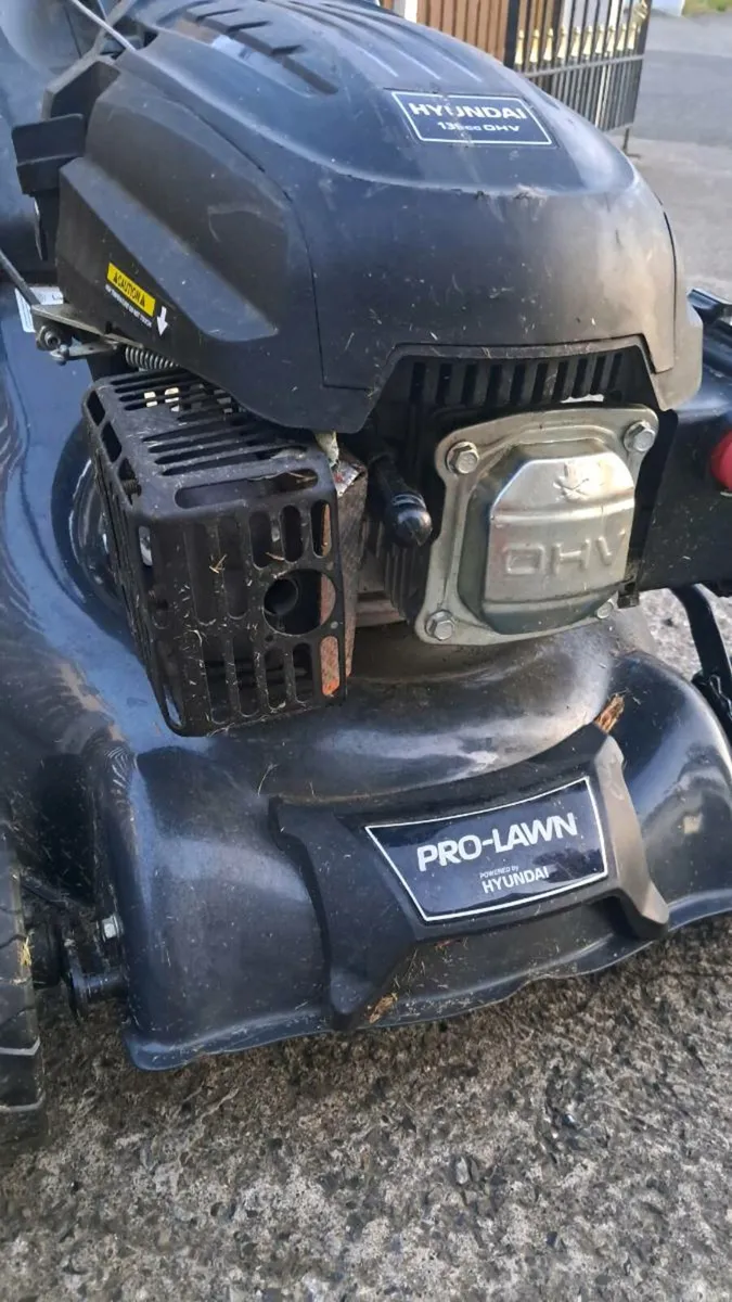 Hyundai 139cc Petrol Lawnmower - Image 2