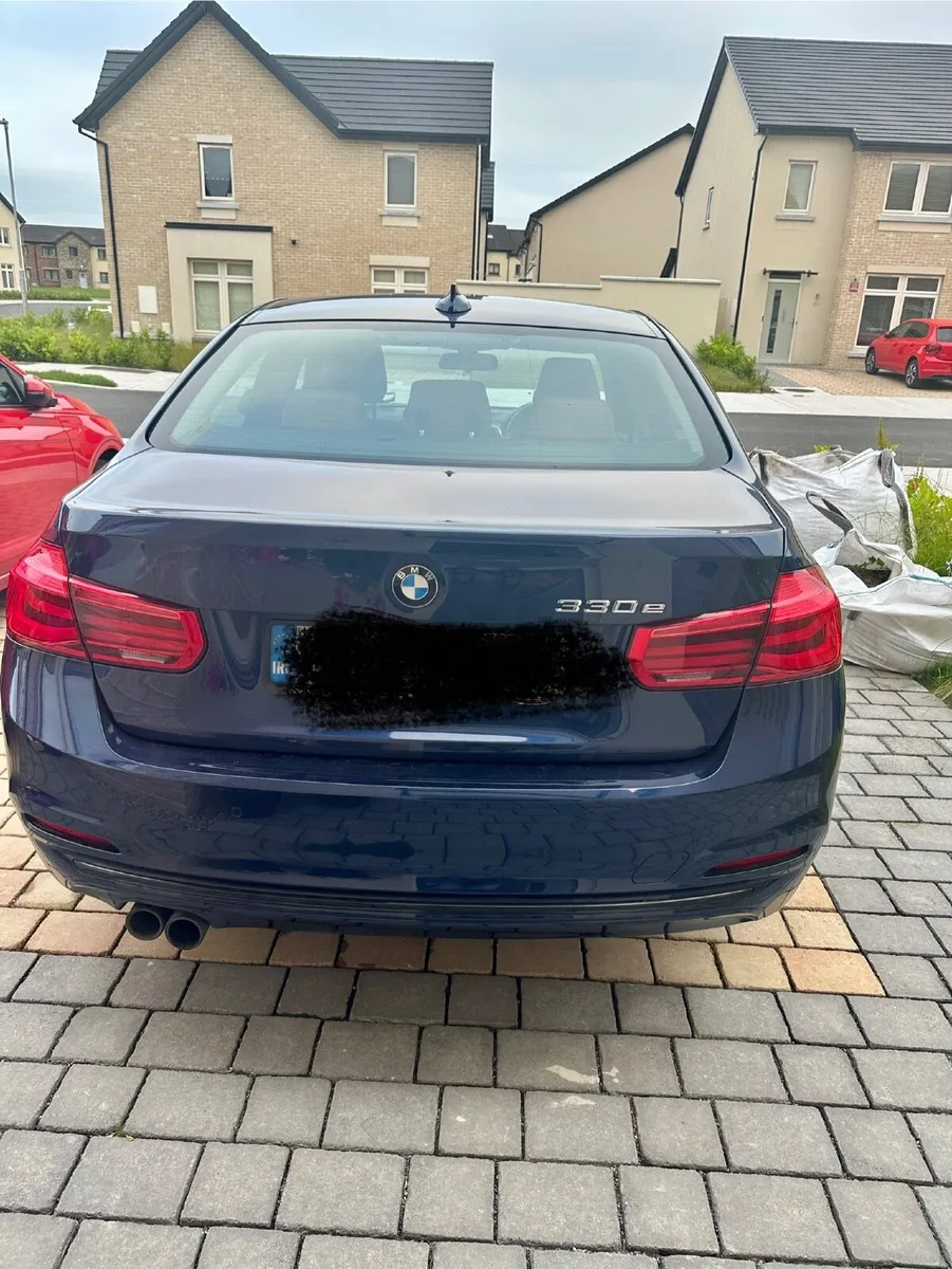 BMW 3-Series 2018 - Image 1