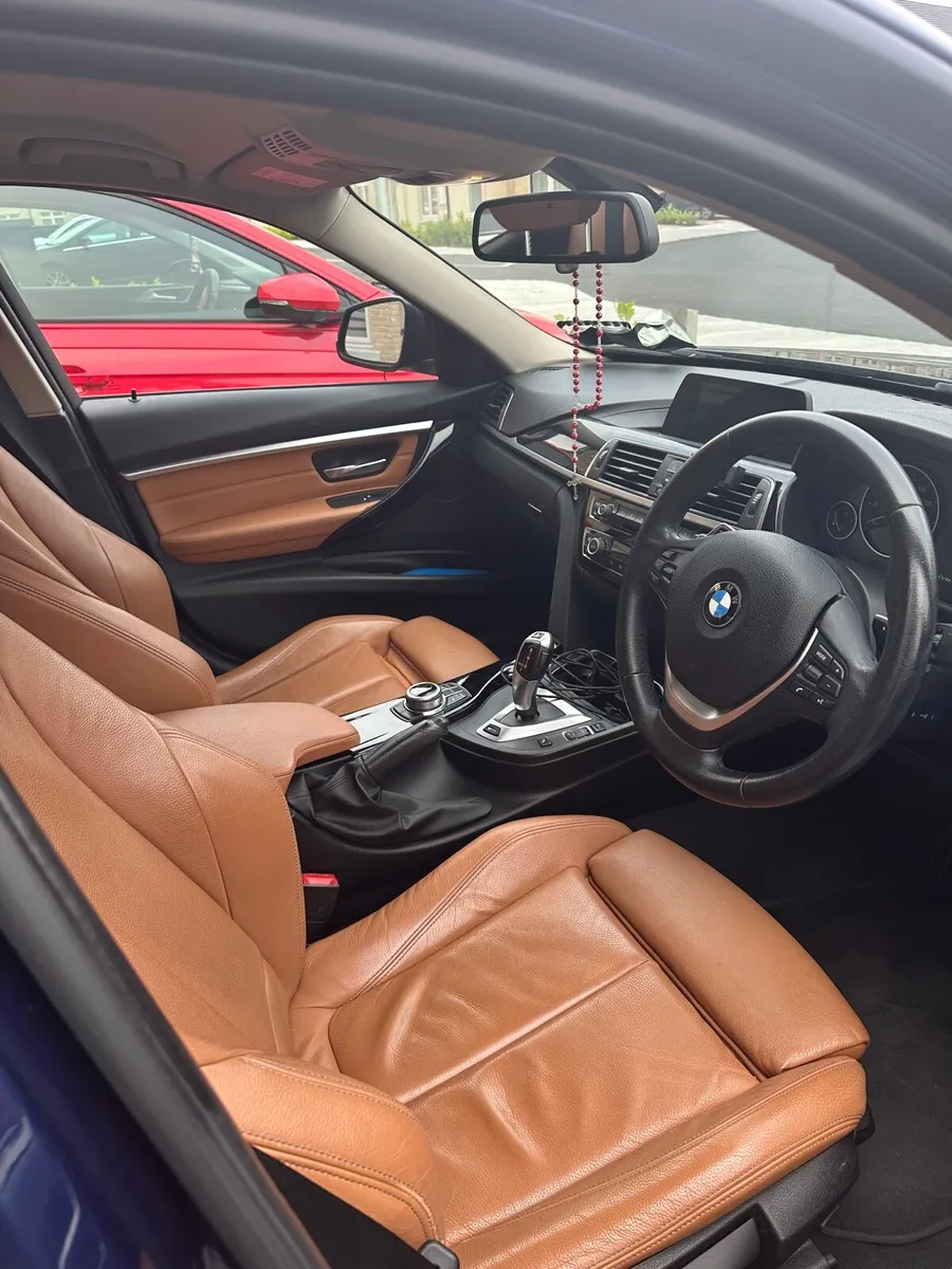 BMW 3-Series 2018 - Image 4