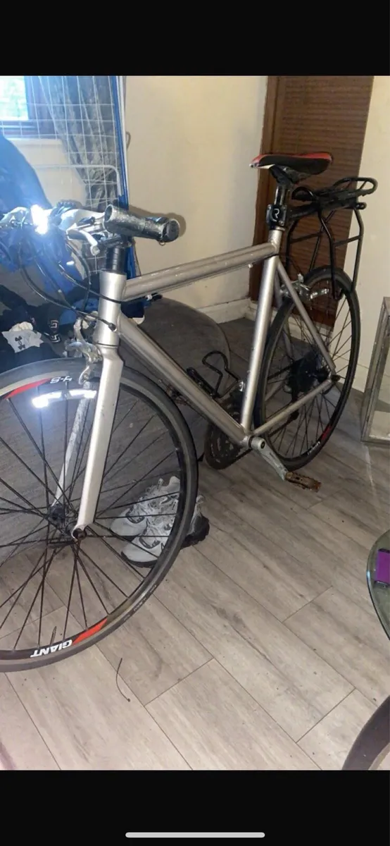 Road bike - Image 1