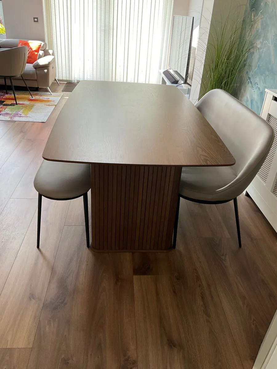 Kitchen dining room table and benches - Image 2
