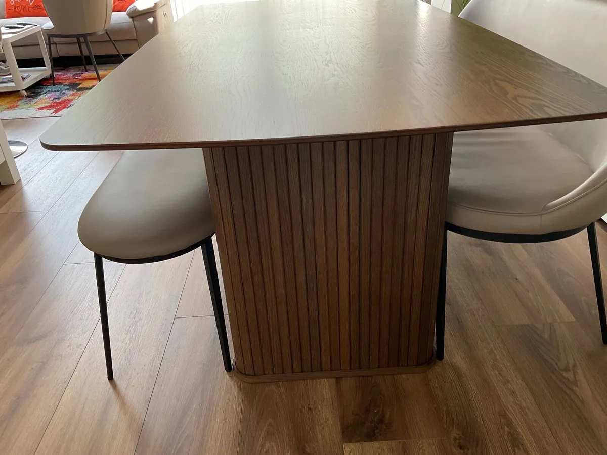 Kitchen dining room table and benches - Image 4