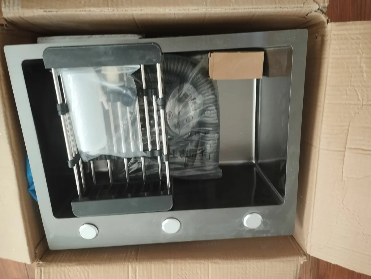 Kitchen sink and mixer tap - Image 2