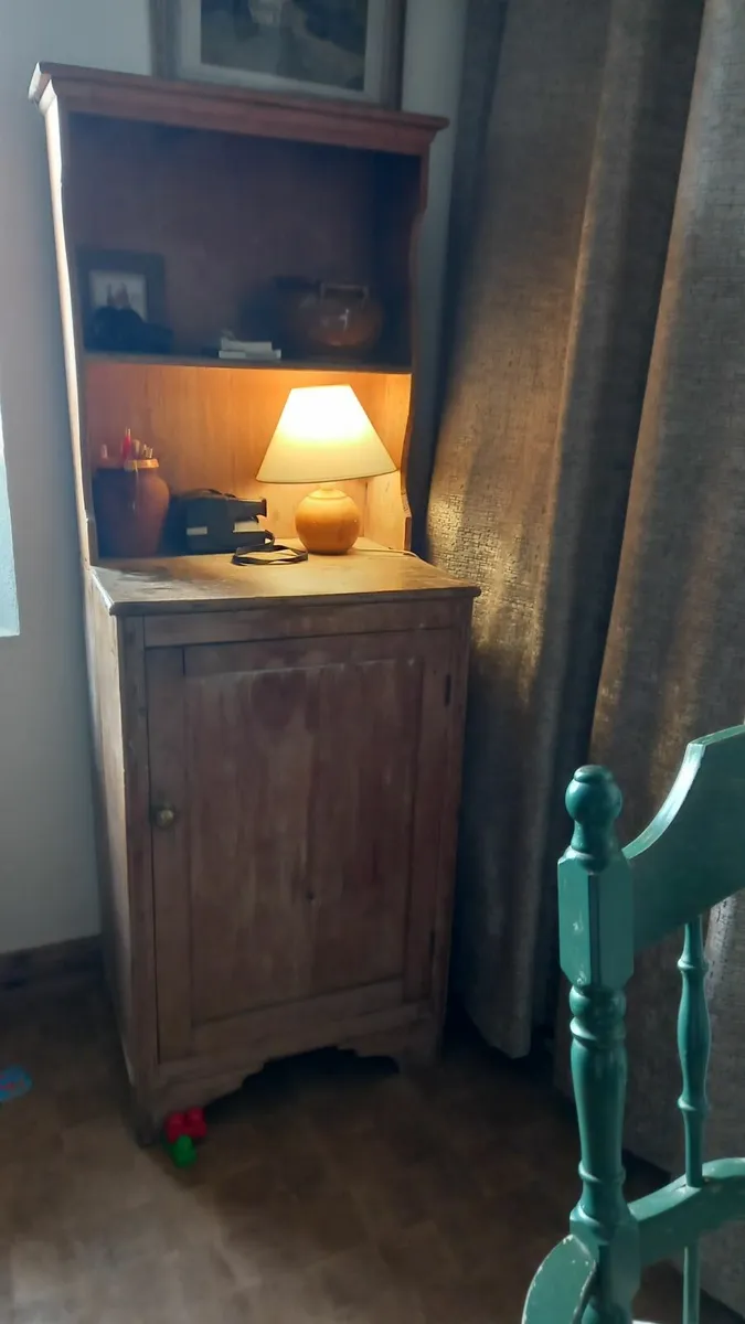 Old Dresser