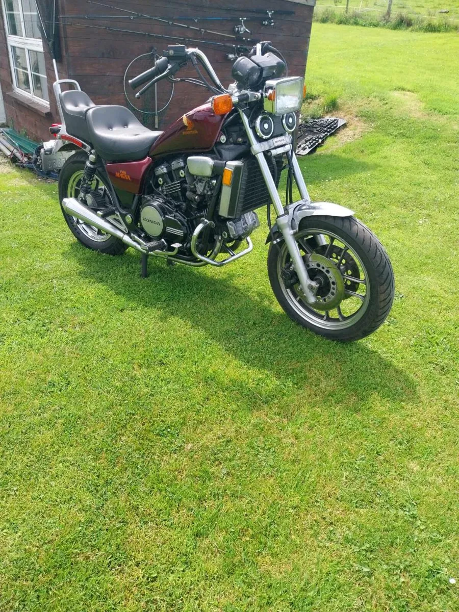 1984 Honda magna v45 750 - Image 2