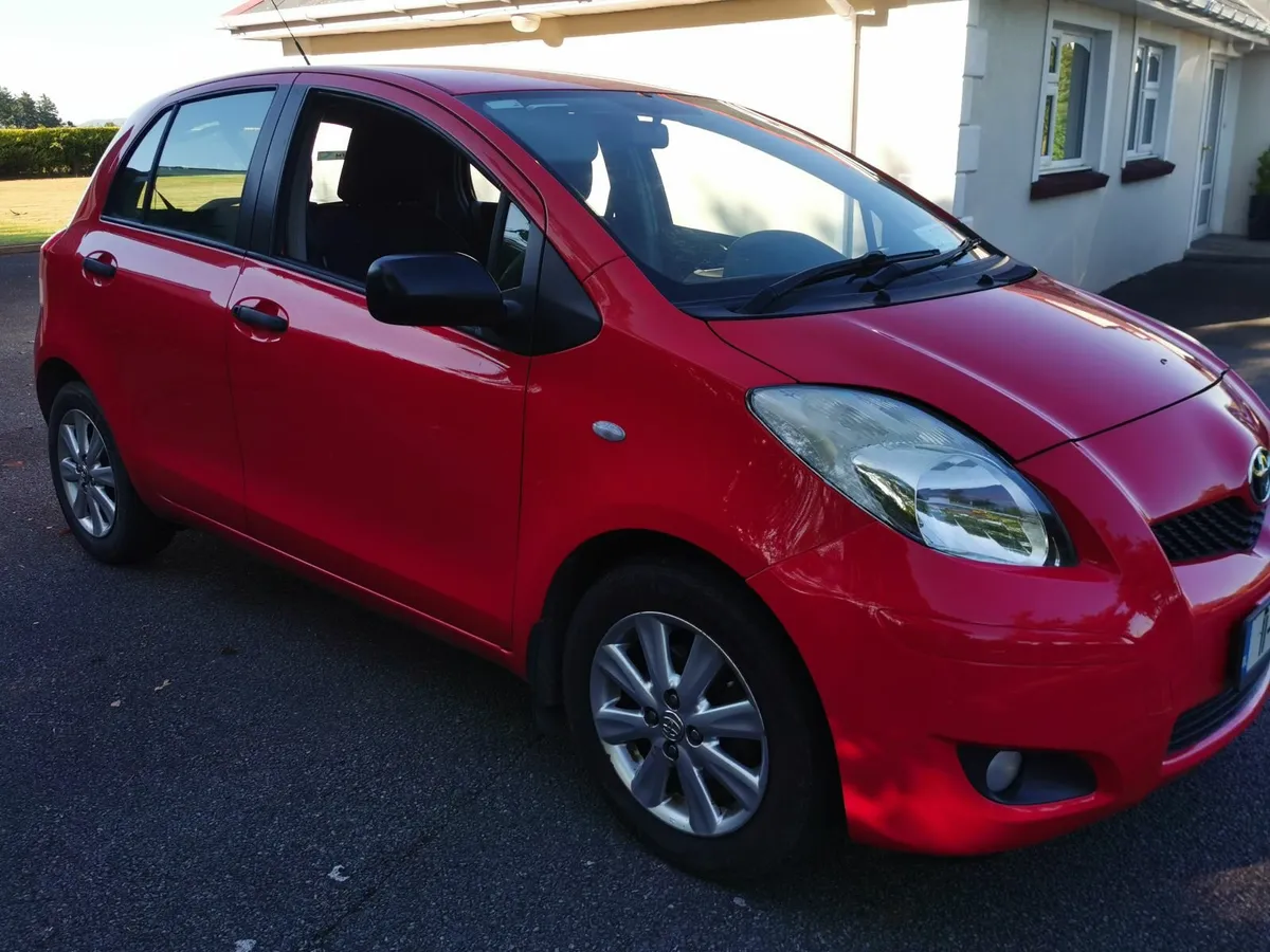 Toyota Yaris Hatchback 2011 - Image 2