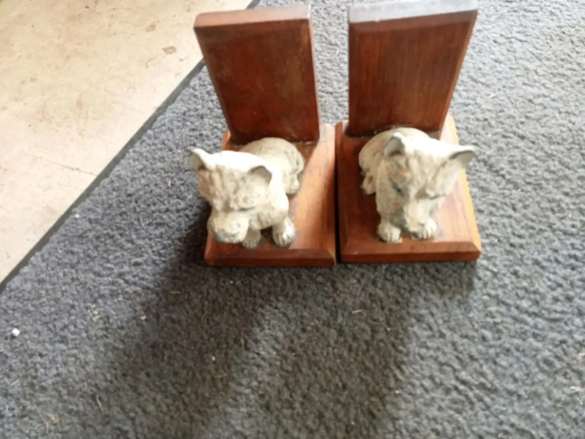 Old dog book ends - Image 1