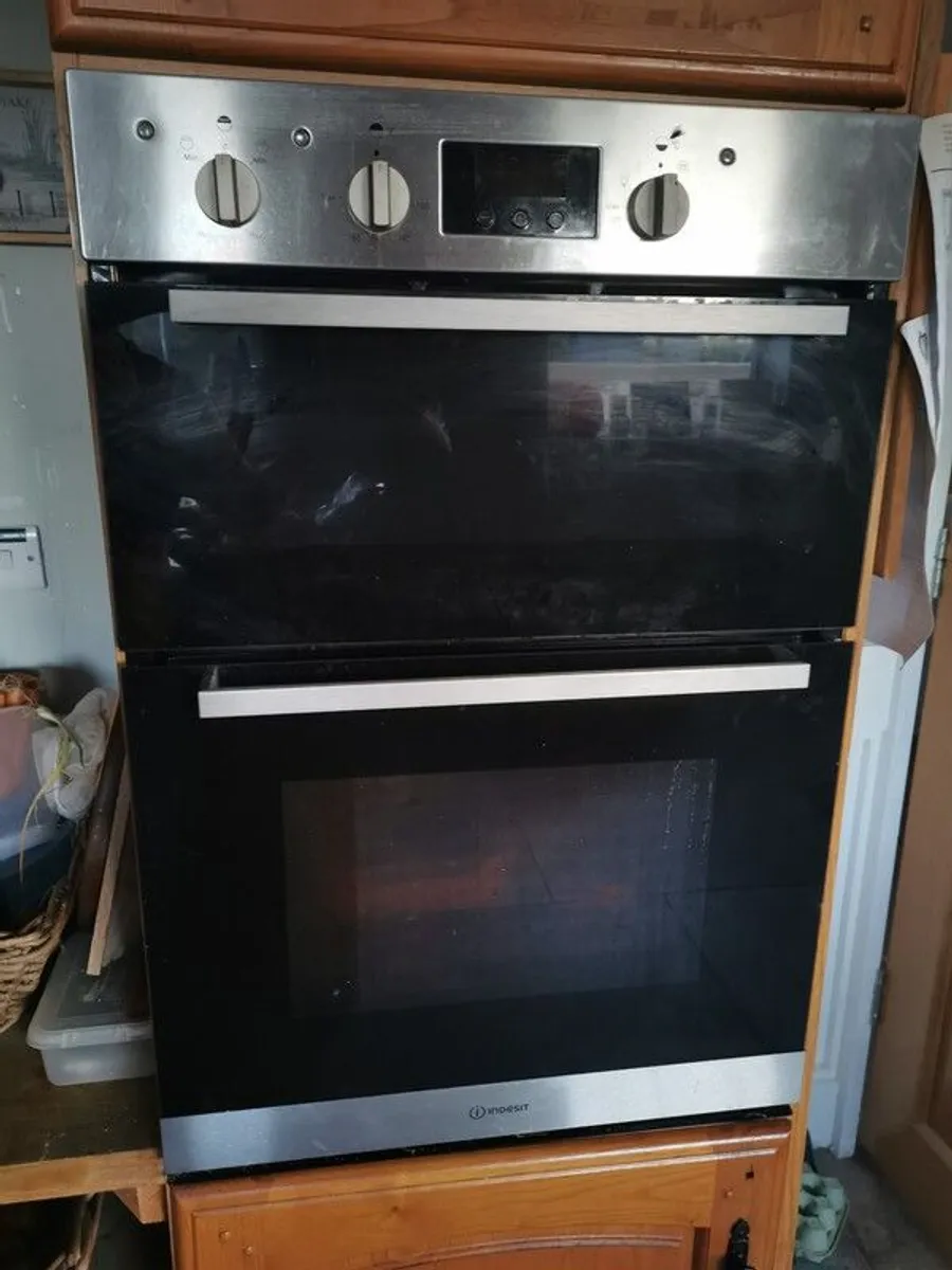 Stove. And separate double oven - Image 1