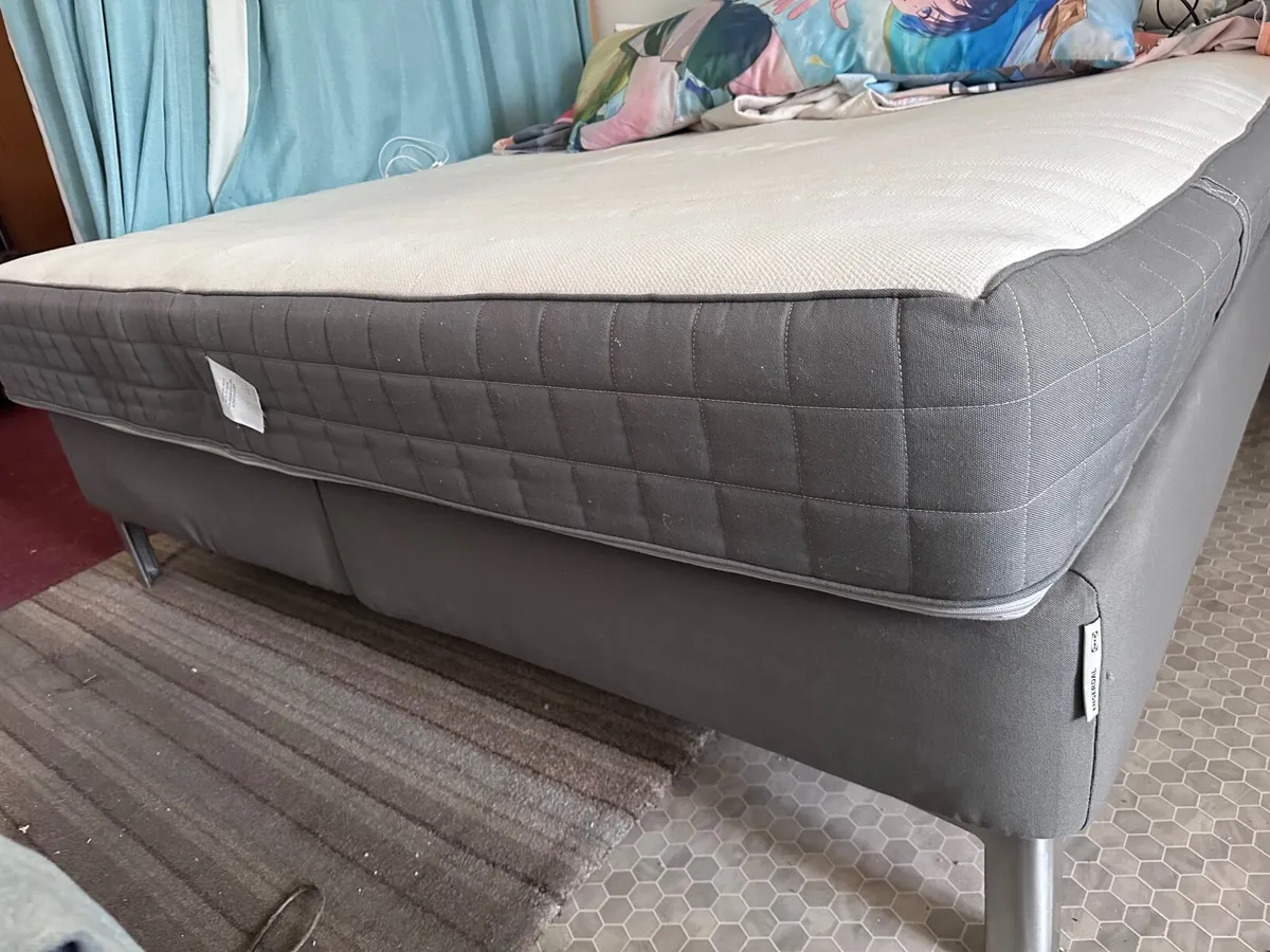 King bed - Image 1