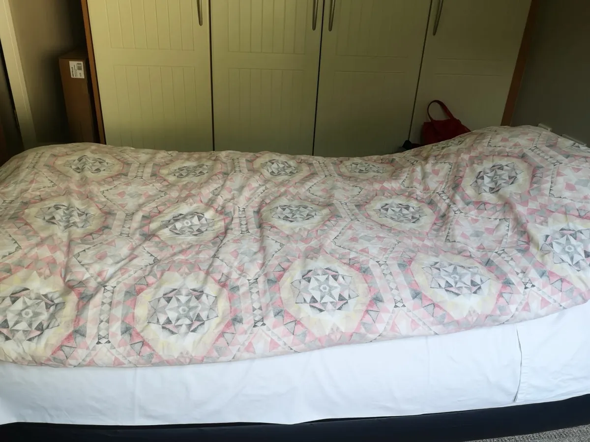 Intex Single Airbed with a built-in electric pump - Image 1