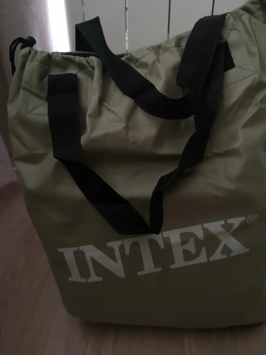 Intex Single Airbed with a built-in electric pump - Image 2