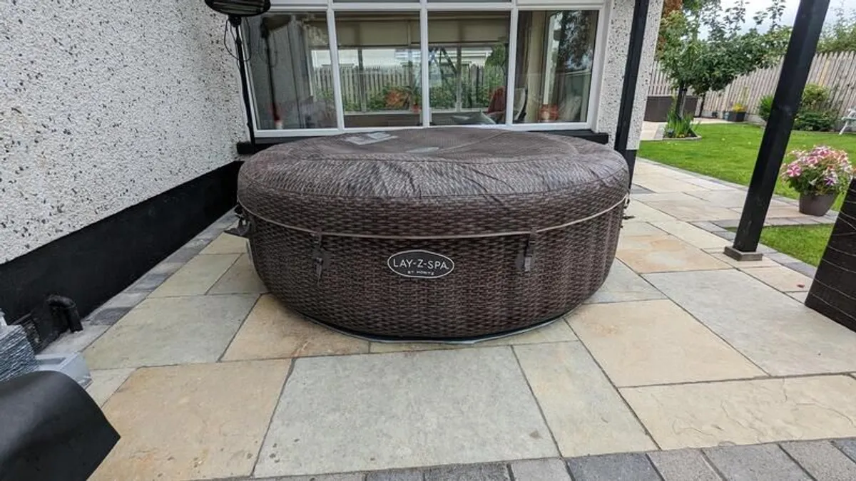 Jacuzzi - Image 1