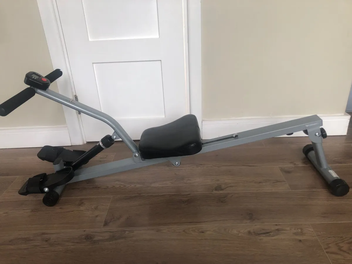 Rowing machine - Image 1