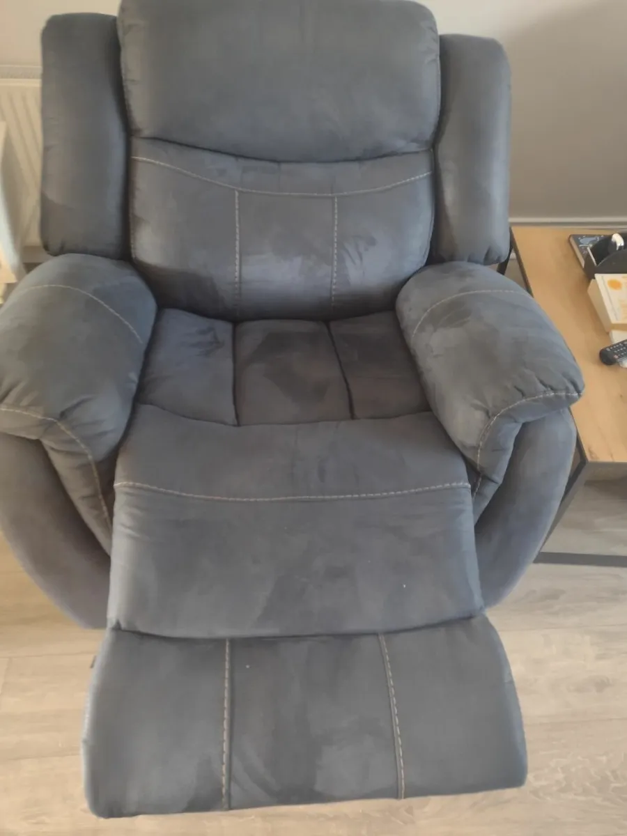 Reclining chair - Image 1