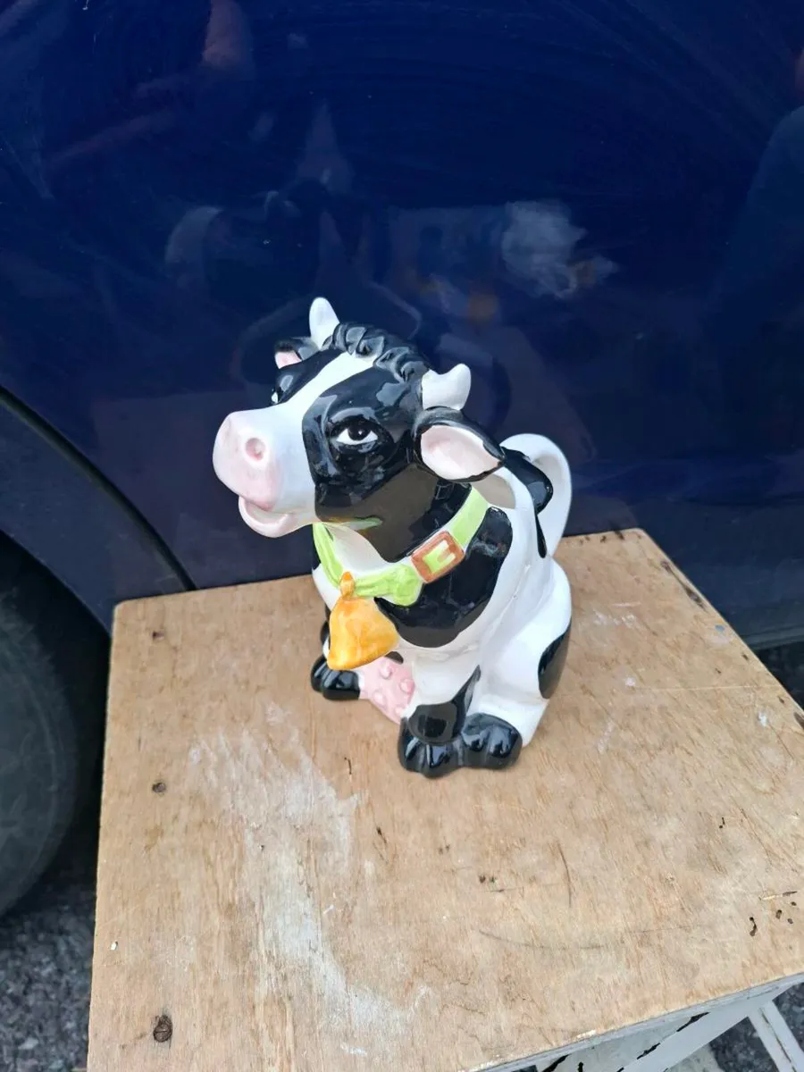 Cow water pitcher postage possible - Image 1