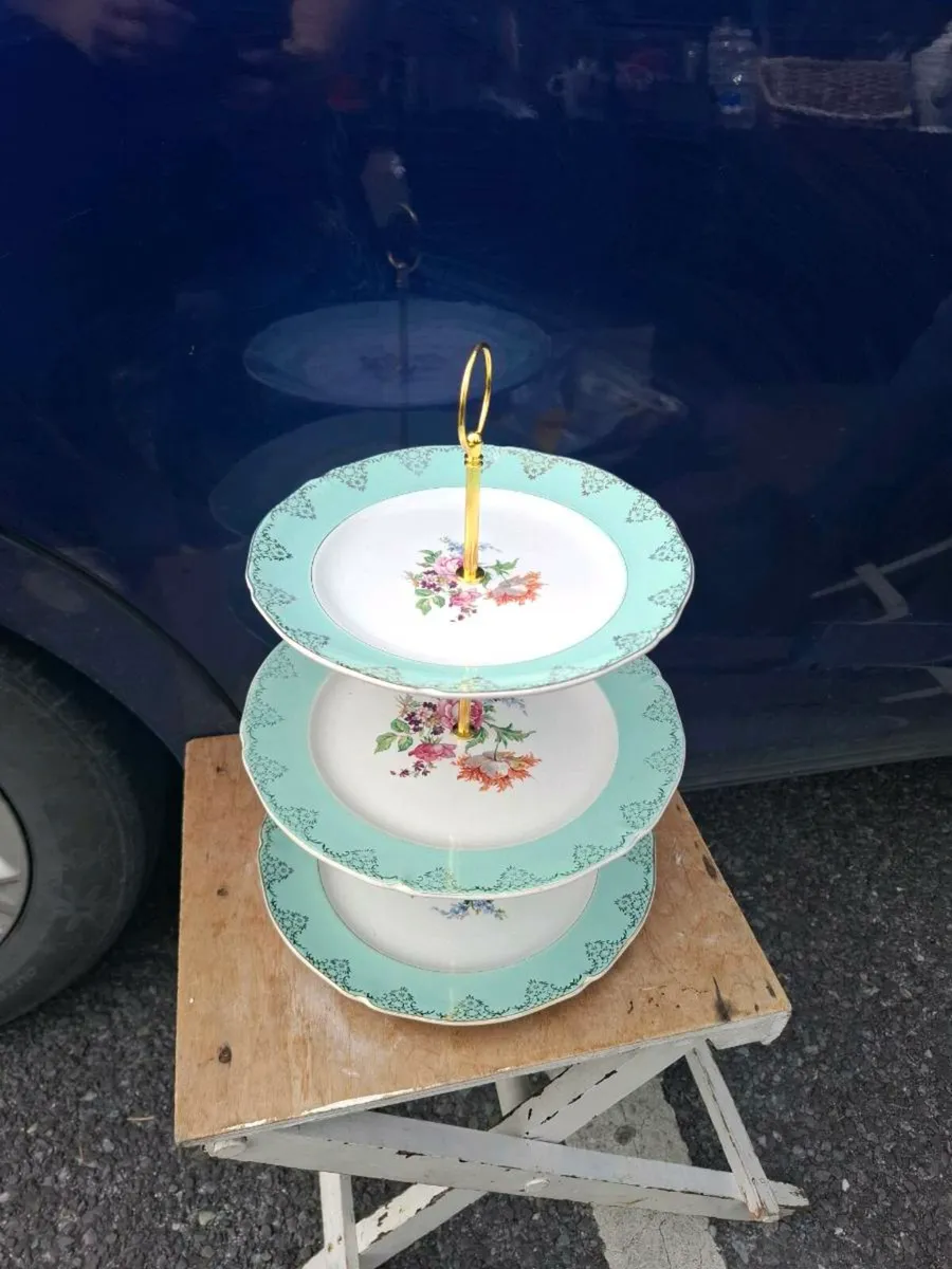 Mint cake stand postage possible