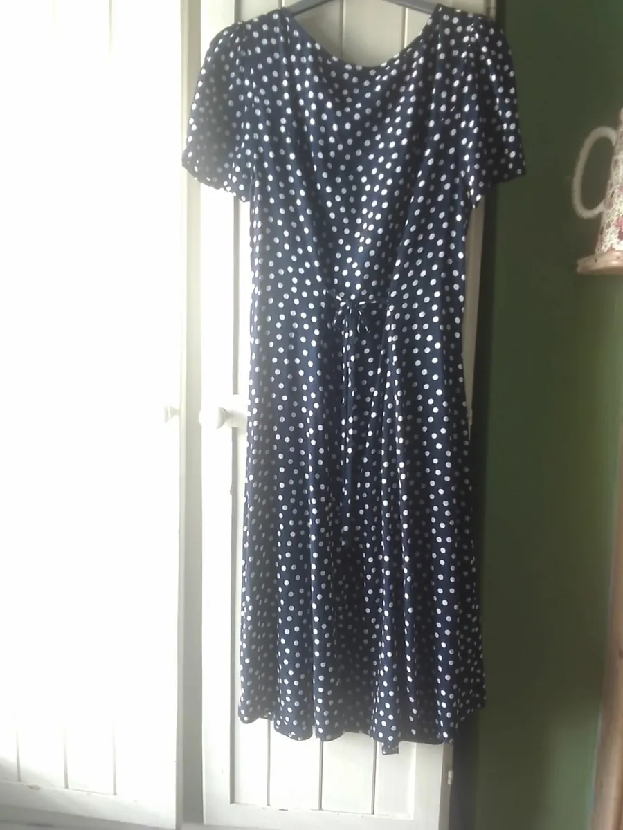 VINTAGE M&S NAVY POLKA DOT MIDI TEA DRESS 14 - Image 2