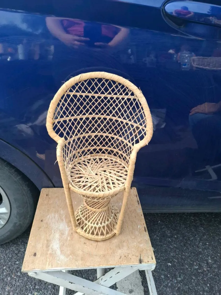 40cm rattan chair possible to post