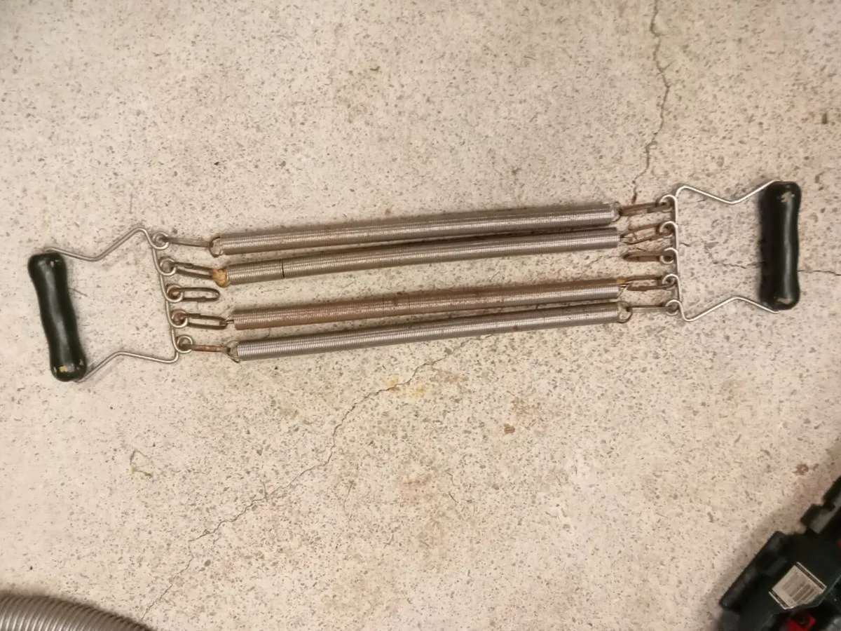 Old exercise equipment - Image 3