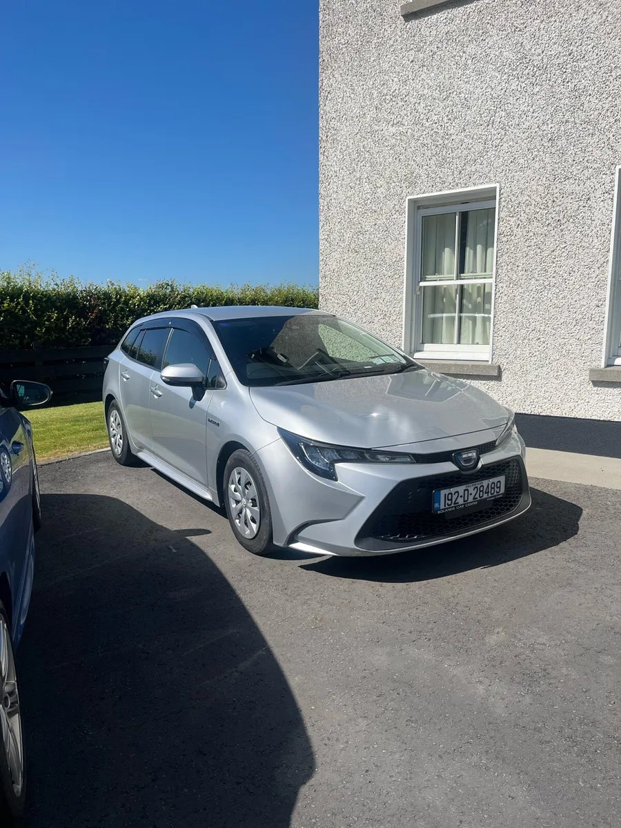 Toyota corolla hybrid - Image 1