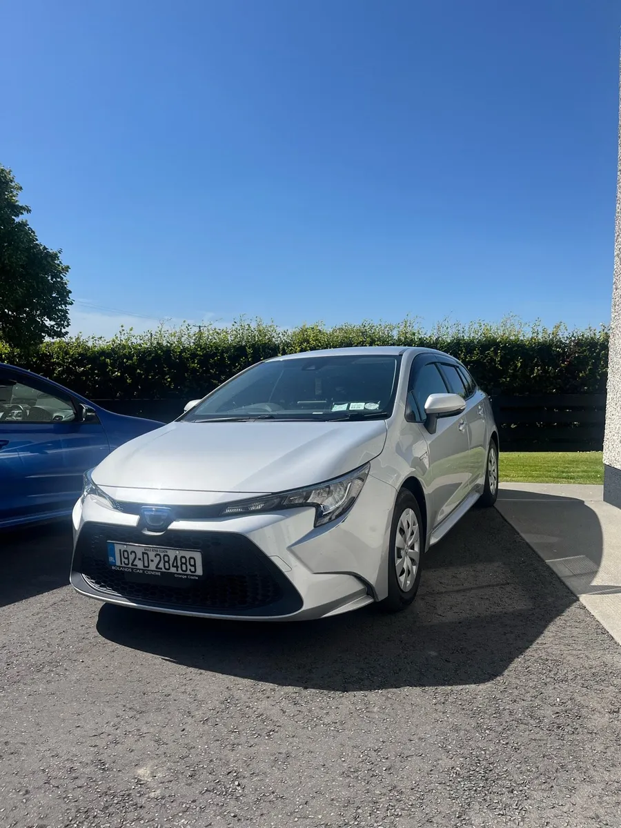 Toyota corolla hybrid - Image 4