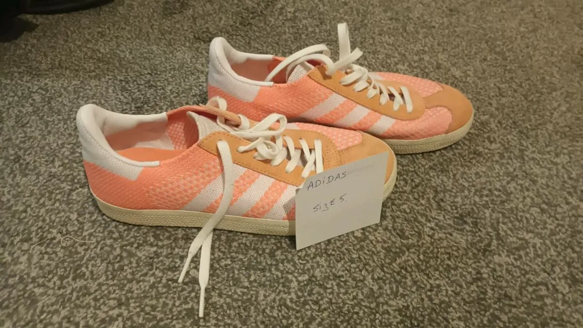 Various women's trainers - Image 4