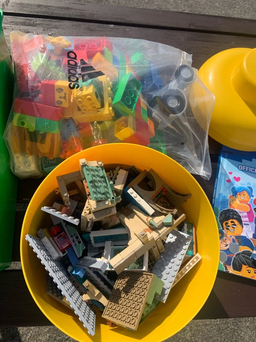 Mixed Lego plus 2 boxes & books - Image 3