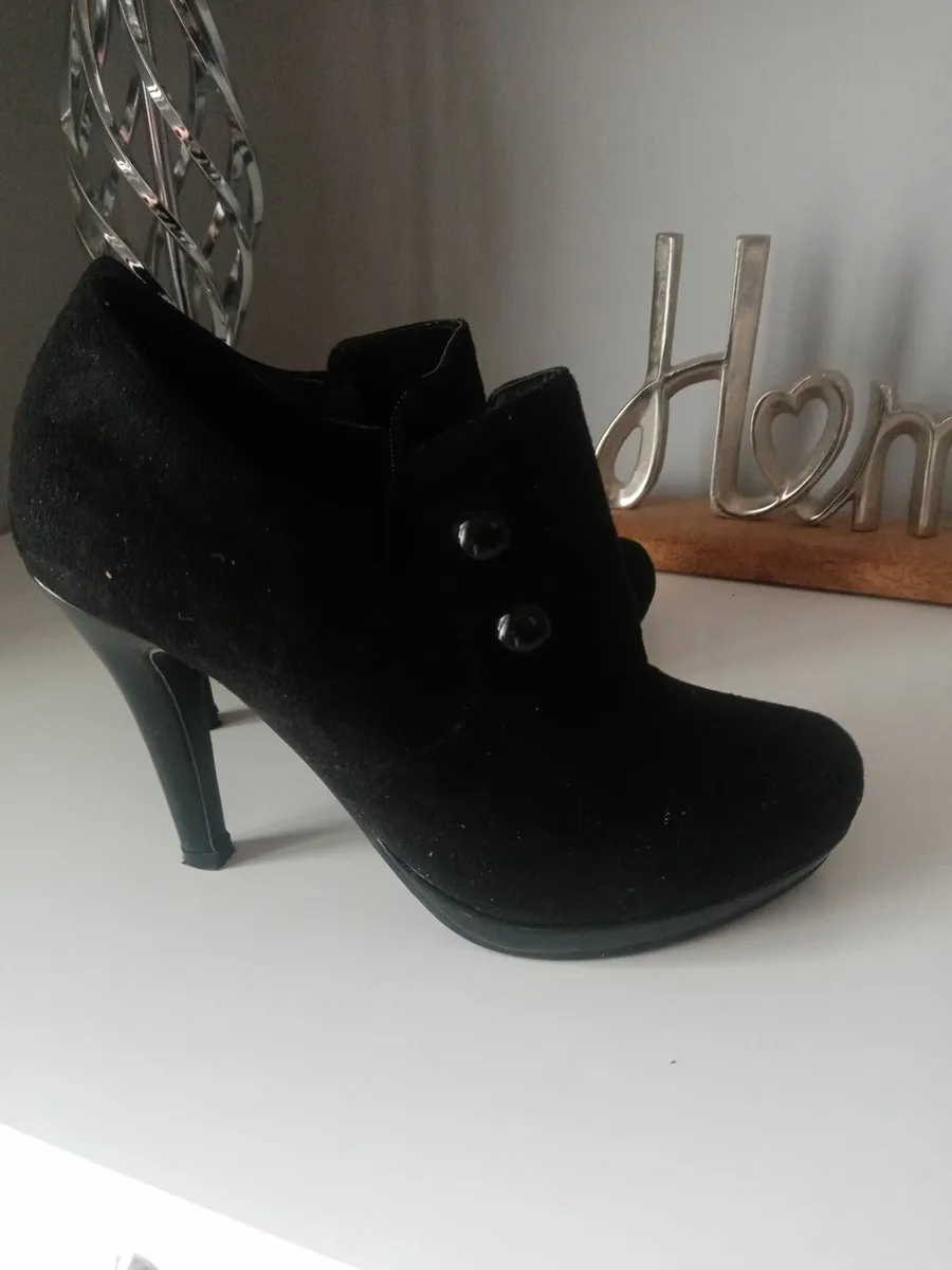 Shoes - Image 3