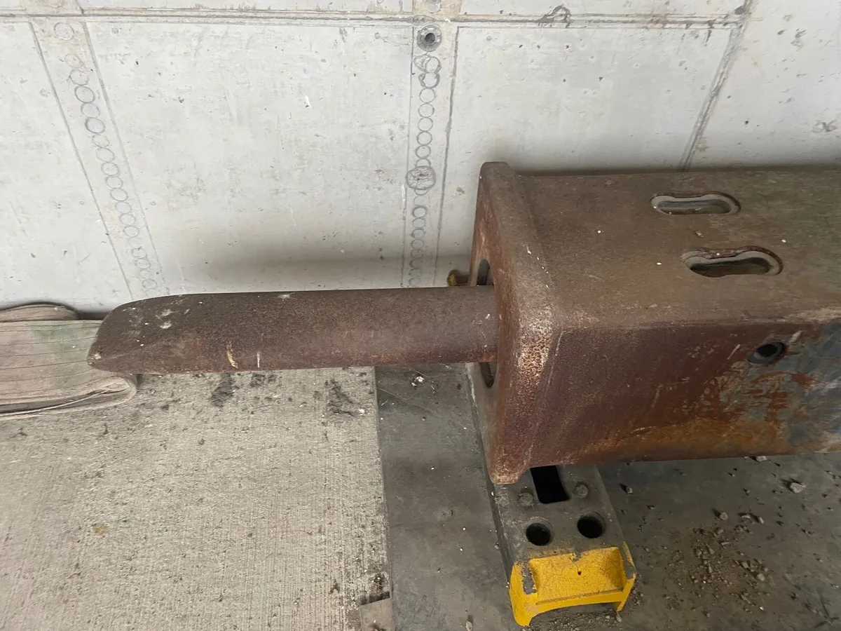 Socomec Rock breaker - Image 1