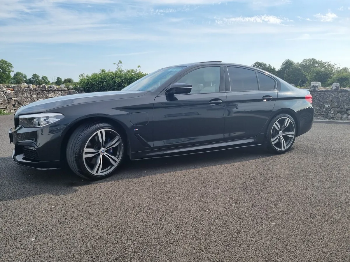 BMW 5-Series 2019 - Image 2