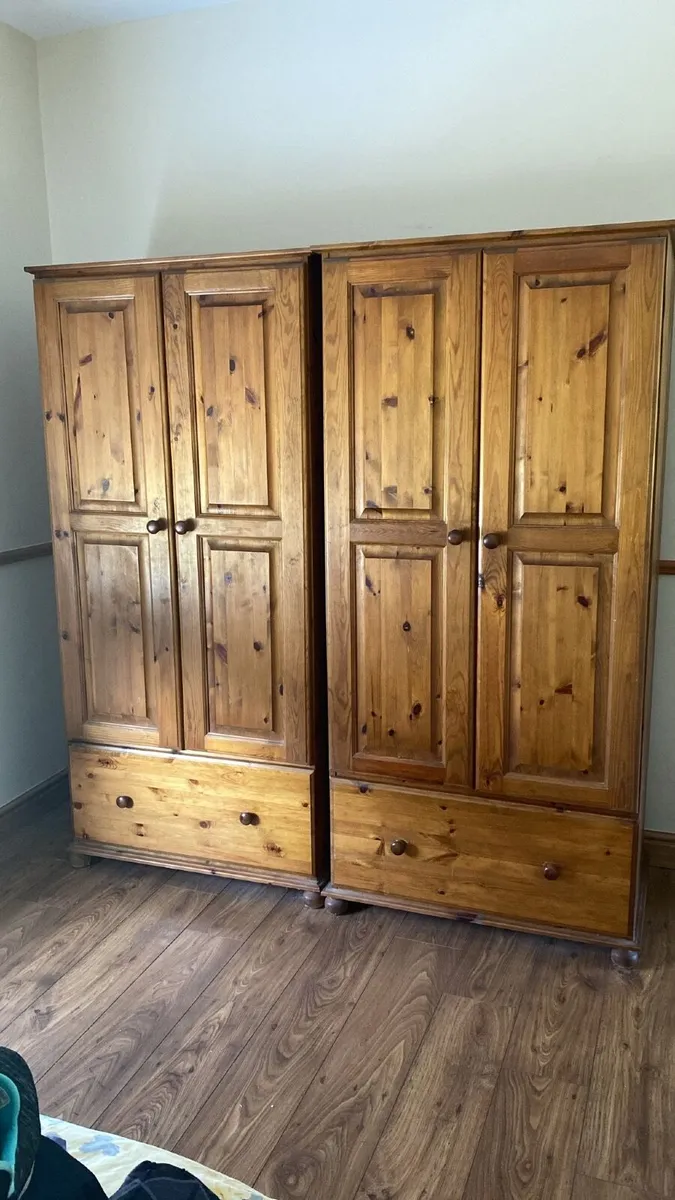 Bedroom Furniture Set - Image 1