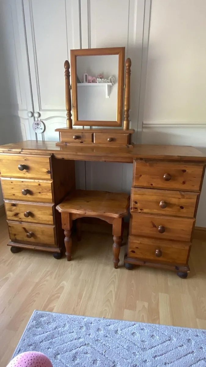 Bedroom Furniture Set - Image 4